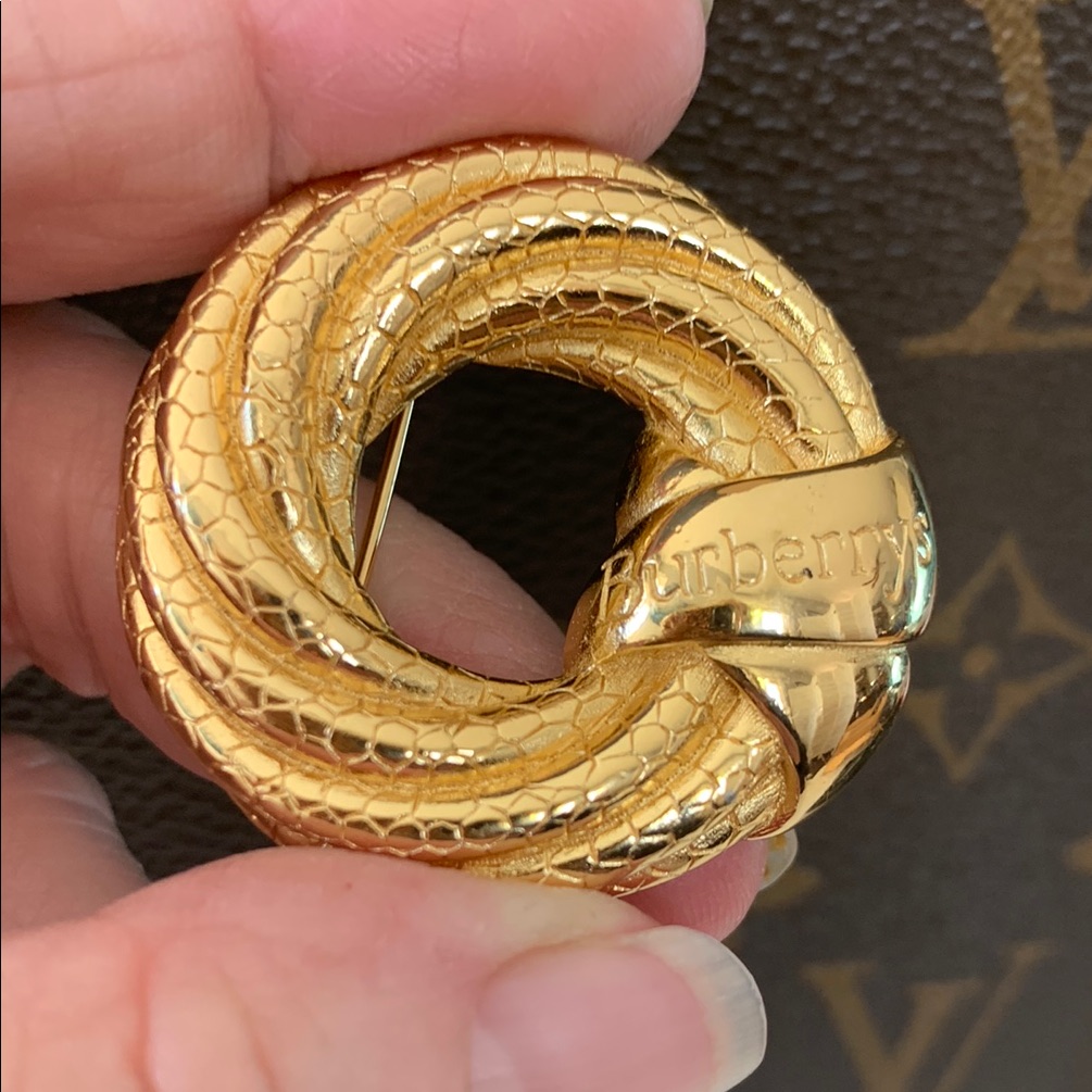 Burberry Gold Brooch 225$